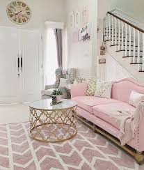 Agar warna yang diaplikasikan pada dinding menampilkan kesan yang sempurna, pilihlah perabotan dan interior. Warna Pastel Nan Lembut Di Ruang Tamu Shabby Chic Milik Cintamorliebe Idea Line Today