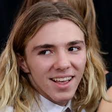 Rocco ritchie is all grown up and he's showing off his body at the beach!. Gericht Madonna Und Guy Ritchie Sollen Sich Selbst Einigen Boulevard
