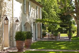 Mas 17 Pieces En Location Saisonniere Sur Le Thor 84250 Maisons Campagnardes Maison En Provence Maisons Rustiques