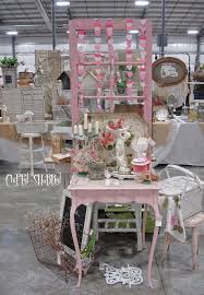 Chippy Shabby Weekend Grayslake Flea Market Best With Images Shabby Shabby Chic Interiors Display Design