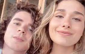 O cantor gospel joão figueiredo compartilhou cliques com a estudante e modelo neste domingo (5), inclusive uma dos dois trocando um selinho. Chamado De Marido Da Sasha Joao Figueiredo Reage E Bate Boca Na Web O Fuxico