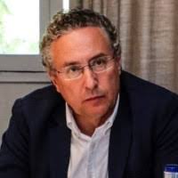 2200+ perfiles de «De»