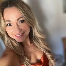 Victoria Wynne (@Vikki_1302)