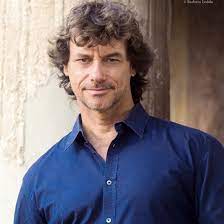 Alla scoperta della più imponente struttura per spettacoli della storia in compagnia di alberto angela. Alberto Angela Fans Unofficial Fotos Facebook
