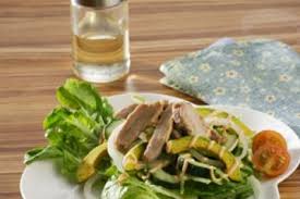 Biasanya salad sayur hadir dengan berbagai macam tampilan dan juga rasa. Avocado Tuna Salad Sajian Sedap