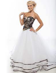 Would You Wear A Camo Wedding Dress This Bride Did Camo Wedding Dresses Camo Prom Dresses Camo Wedding Dress