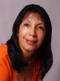 Mujeres en la Escena Nora Hamze Guilart Dra. C, Profesora e investigadora  Titular de la Facultad de Arte Teatral de la Universidad de las Artes ISA.  Actriz y directora teatral con múltiples