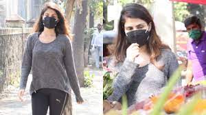 Get other latest updates via a notification on our. Video Rhea Chakraborty Irked As Paparazzi Film Her Buying Flowers Ahead Of Ssr S Birth Anniversary