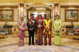 Royal brunei flüge vergleichen & günstig online buchen mit edreams©. Shaking Hands With Royalty Inside The Sultan Of Brunei S Palace Royal Weddings Royal Family Royal