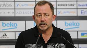 Sergen yalçın önemli bir sporcudur.5 kasım 1972 yılında i̇stanbul'da dünyaya gelen bir isimdir.babası'da futbolcu bir isimdir.kendisi futbola beşiktaş'ın altyapısında başlamıştır. Sergen Yalcin Dan 6 Degisiklik