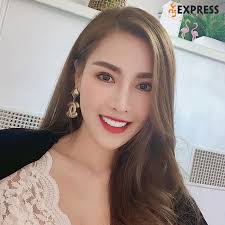 Quế vân không ngần ngại còn phải nói chính xác công ăn việc làm và tuổi tác của kẻ 'tình nghi', đẩy cô và bạn trai vào cảnh cơm không lành canh không mới đây người mẫu quế vân vừa đăng tải một clip quay lại cảnh nhà cửa tanh bành vơi lý do một cuộc phá hoại của tình nhân. Lvvwfnwlbbz6pm