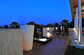 Find top full house interior professionals for renovation, modification of house & home in your budget in mumbai, मुंबई, maharashtra. Contemporary Bungalow By Zz Architects