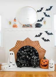 Those of you who have a fireplace mantel definitely need to decorate it for halloween. How To Decorate For Halloween Halloween Decorating