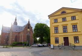 It now houses the administration and the regional parliament of the skåne. Kristianstad Mit Dem Vattenrike Schwedentipps Se