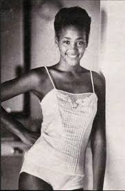Despite constant controversy and an early, tragic death, the soulful diva with the elastic voice was one of pop's top sellers from the 1980s. Model A Young Whitney Houston Thevoice Whitneyhouston Whitney Houston Young Whitney Houston Pictures Whitney Houston