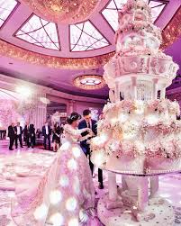 These square cakes are easy to box and can be stacked and decorated just like a round cake. 14 Extravagant Wedding Cake Designs For 2018 Weddings