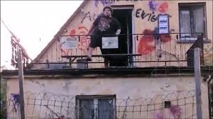 „drachenlord, oder einfach „drache, wie er sich inzwischen selbst nennt, ist zu einer lebenden legende im deutschen internet geworden. Drachenlord Besuch 10 08 2019 Video Dailymotion