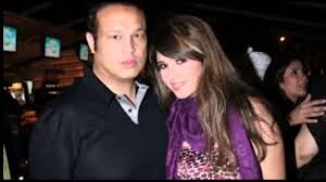 سافرت الفنانة المصرية ياسمين عبد العزيز إلى سويسرا لإستكمال علاجها هناك وبالتحديد في مدينة جينيف. ØµÙˆØ± Ù†Ø§Ø¯Ø±Ø© Ù„Ù„Ù†Ø¬Ù…Ø© ÙŠØ§Ø³Ù…ÙŠÙ† Ø¹Ø¨Ø¯ Ø§Ù„Ø¹Ø²ÙŠØ² Ù…Ø¹ Ø²ÙˆØ¬Ù‡Ø§ Ùˆ Ø§Ø¨Ù†ØªÙ‡Ø§ Youtube
