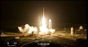 人类即将首次商业太空行走！SpaceX载人飞船带着四位平民升空了