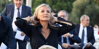 Τον κυριάκο μητσοτάκη κάλεσε να απολογηθεί και ο γραμματέας της κε του συριζα, παναγιώτης ρήγας, σχολιάζοντας πως «αυτοί που μένουν στο σπίτι του βολταίρου μιλάνε σε εκείνους που ζούνε στο νοίκι για μεγάλη ζωή. H Mareba Mhtsotakh Gia Thn Mpekatwroy Eimai Me Th Sofia Kataggelloyme Th Se3oyalikh Bia Politikh Iefimerida Gr