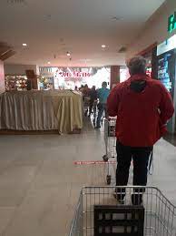 It has 250 stores including one hypermarket auchan (16,000 m2 (170,000 sq ft)) and several anchors, such as : CoadÄ UriaÈÄ La Auchan In Iulius Mall Foamea E Mare La Cluj Foto Stiri De Cluj