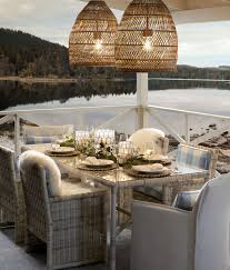 Diy your own holiday decorations to make every inch of your if you love nothing more than twinkle lights, loads of plaid decor and glitter galore, christmas is the time to put it all on full display. 75 Christmas Decoration Ideas 2020 Stylish Holiday Decorating