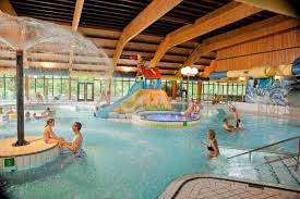 uitgebreide zwembad op landal miggelenberg zwembad nederland bossen