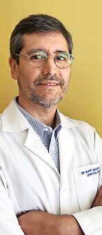 Médico denuncia que Toso «negoció» 4 becas para incluir a su hija entre los  beneficiados