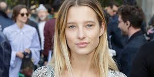 .son étonnante réponse david hallyday qui affichait un surprenant coup de jeune cet été sur les le chanteur de 53 ans s'affichait en août dernier un coup de jeune intrigant. 5 Choses A Savoir Sur Ilona Smet Fille De David Hallyday Et Estelle Lefebure Marie Claire