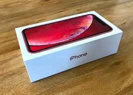L'iphone 12 possède un capteur principal de 16mpx, à ouverture focale f/2,4 complété par un objectif grand angle à ouverture f/1,6, pour un rendu disponible en 64, 128 ou 256 go, l'iphone 12 dispose, au cœur de son système, de la puce la plus rapide de tous les smartphones : Iphone Xr Toutes Ses Caracteristiques Son Et Prix Et Nos Impressions