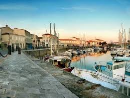 Pin By Freija Stokmans On Feeling Good Loire Valley France Explore France La Rochelle