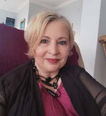 Hairstyle to hide fuller face and chin?