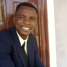 Is it good for athletes to drink water immediately after a 100m race?