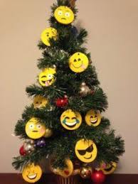 Cute Sculpey Emoji Ornaments Recipe Oven Hug Recipe Ornaments Gift Toppers Christmas Wreaths