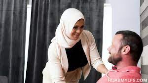 My Hijab MILF Neighbor Want To Try American Culture - EPORNER