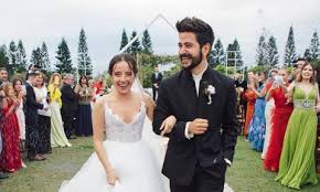 Evaluna montaner is an actress and director, known for красотки в бегах (2015), club 57 (2019) and camilo & pablo alborán: Camilo Echeverry And Girlfriend Evaluna Montaner Are Married