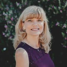 Shauna Hoffman's Instagram, Twitter & Facebook