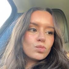 Ivy Howard's Instagram, Twitter & Facebook