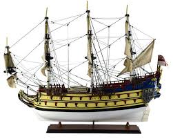 De magnifiques bateaux anciens à construire. Maquette Du Bateau La Licorne En Plusieurs Essences De Bois Laque Hauteur Licorne Bateau Maquette Voilier