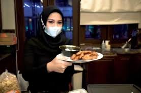 Jangan lupa sajikan pisang goreng madu selagi hangat dengan kopi atau teh panas. Resep Pisang Goreng Madu Ala Aurel Hermansyah Buka Puasa Anti Ribet Matamata Com
