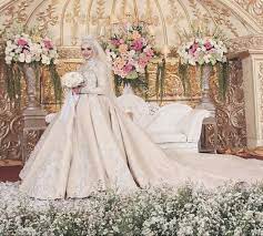 Busana pengantin dian pelangi dian pelangi baju pengantin muslimah modern terbaru 18 muslim indonesian wedding dian pelangis quot her dress. 25 Inspirasi Gaun Pengantin Muslimah Yang Modern Updated 2021 Bukareview