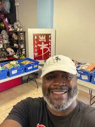 Anywhere giving away food before 4 today? Anyone have a few groceries they  could spare?