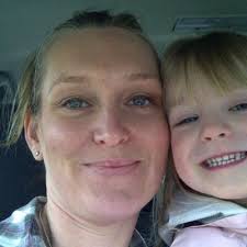 Deena Lewis (@D33NA22)