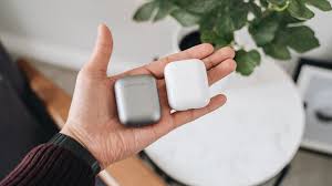 Airpods 1 Vs Airpods 2 What S The Difference Youtube