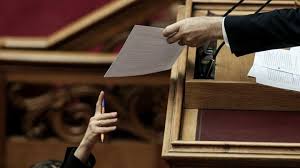 .κοινοβουλευτική «προθέρμανση» για τη μεγάλη μάχη της τετάρτης κοινοβουλευτικές ημέρες συζήτησης προϋπολογισμού θυμίζει η βουλή, καθώς συζητείται το εργασιακό νομοσχέδιο στην. Oloklhro To Forologiko Nomosxedio Katate8hke Sth Boylh Oi Allages Se Enfia Kai 120 Doseis