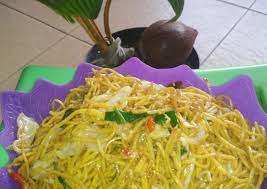 Dapat mengolah mie sendiri di rumah dengan beragam modifikasi, sehingga masyarakat hanya mengenal mie yang terjual di pasaran. Langkah Mudah Untuk Membuat Mie Kuning Basah Goreng Sempurna Resep Abc