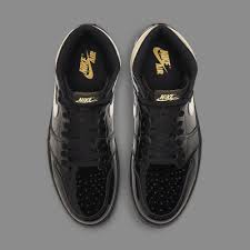 Jordan brand will be releasing a brand new luxurious version of the air jordan 1 as part of their 2020 holiday lineup. Air Jordan 1 Retro High Og Metallic Gold Release Date 555088 032 Sole Collector
