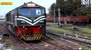 Age 30 6004 Powered Downward Train Approaches Karachi Cantt Railway Station Railway Station Paks Train