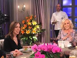 .por el tarizafo y el incremento del costo de vida, y por las cuentas offshore sin declarar de varios de los ministros de cambiemos después, el periodista nelson castro y la panelista evelyn van brocke hicieron transpirar al jefe del interbloque de cambiemos en diputados en la mesa de mirtha legrand. Vidal En La Mesa De Mirtha Legrand Defendio A Macri Y Critico Al Kirchnerismo Ciudad Despierta