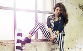 Selena gomez with fans selena gomez cute selena gomez outfits. Selena Gomez Net Worth 2021 How Rich Is Selena Gomez